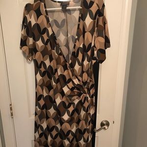 Lane Bryan - Knee length geometric shape dress